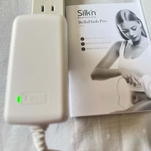 Silk’n Bella Flash PRO  Permanent Hair Remover - Picture 6 of 12